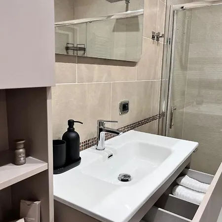 Lady Luxury アパート